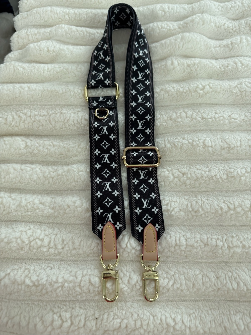 Non-branded black and white strap.